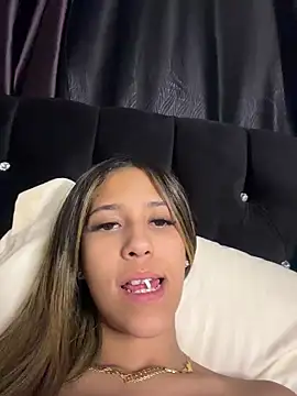 vicky bass  online show from April 9, 1:29 am