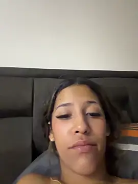 Snapshot of vicky_bass_ chatting on May 19, 1:10 am vicky bass online show from May 19, 1:10 am