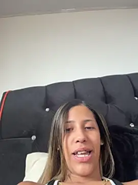 Snapshot of vicky_bass_ chatting on June 3, 2:18 pm vicky bass online show from June 3, 2:18 pm