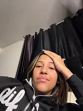Snapshot of vicky_bass_ chatting on June 16, 2:55 am vicky bass online show from June 16, 2:55 am