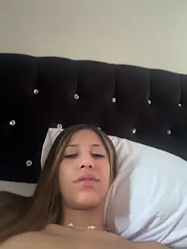 vicky bass  online show from March 7, 7:41 pm