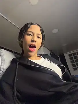 vicky bass  online show from February 7, 4:20 am