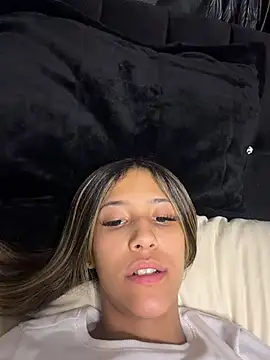 vicky bass  online show from April 5, 2:18 am