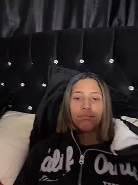Snapshot of vicky_bass_ chatting on June 10, 11:28 pm vicky bass online show from June 10, 11:28 pm