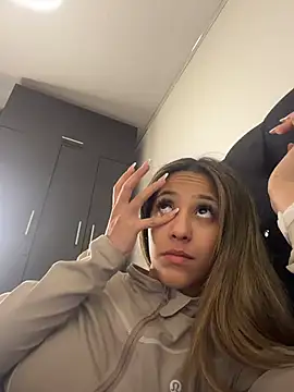 vicky bass  online show from February 13, 2:44 am