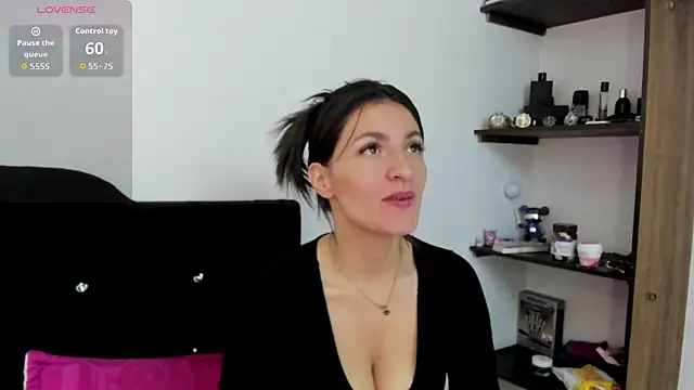 Snapshot of tina2204 chatting on April 6, 2:07 pm tina2204 online show from April 6, 2:07 pm