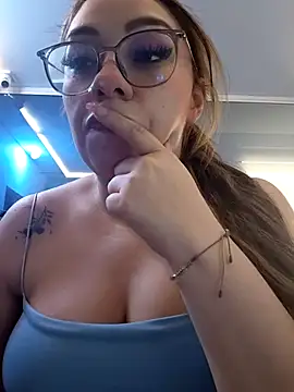 nicol moons online show from March 17, 5:54 am