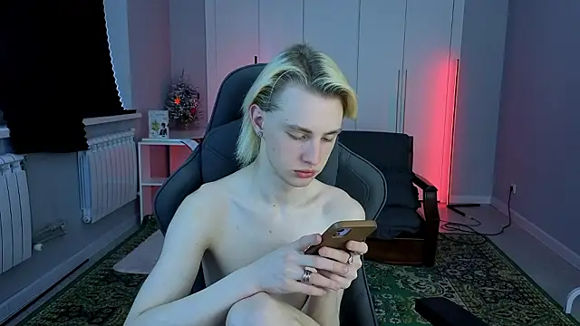 lucidangelok1 online show from March 25, 4:23 am