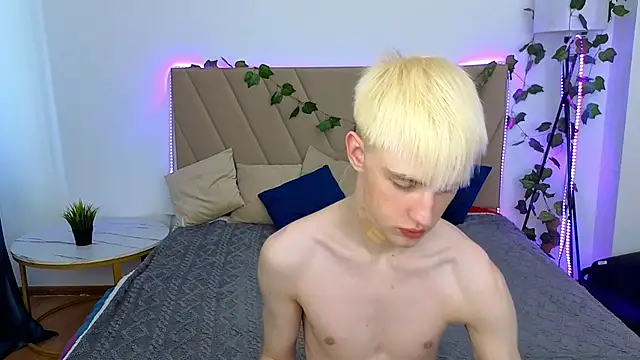 lucidangelok1 online show from June 7, 4:28 am