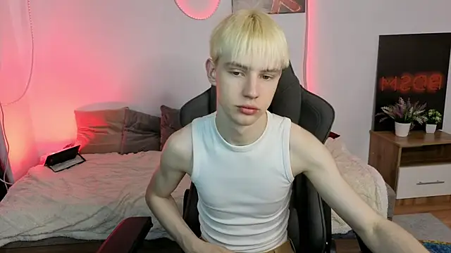 lucidangelok1 online show from June 25, 4:10 am