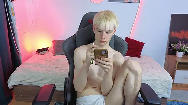 lucidangelok1 online show from June 29, 3:46 am
