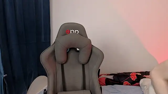 lucidangelok1 online show from April 3, 7:04 am