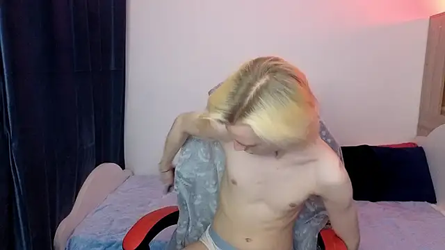 lucidangelok1 online show from March 28, 7:09 am