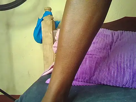 Mynie90006 online show from January 9, 6:20 am