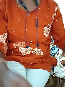 Snapshot of Meena_Meenakshi chatting on February 24, 5:41 am Meena Meenakshi online show from February 24, 5:41 am