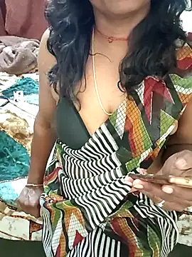 Snapshot of Meena_Meenakshi chatting on January 18, 4:49 am Meena Meenakshi online show from January 18, 4:49 am