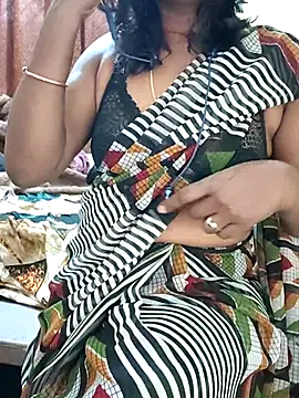 Snapshot of Meena_Meenakshi chatting on March 2, 3:51 am Meena Meenakshi online show from March 2, 3:51 am