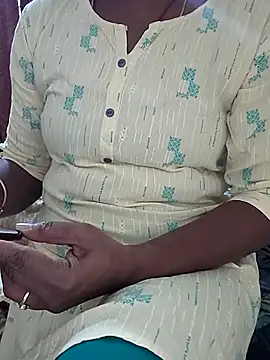 Snapshot of Meena_Meenakshi chatting on February 6, 8:32 am Meena Meenakshi online show from February 6, 8:32 am