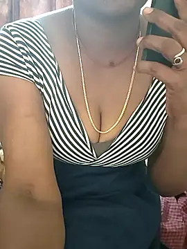 Snapshot of Meena_Meenakshi chatting on February 13, 10:15 am Meena Meenakshi online show from February 13, 10:15 am