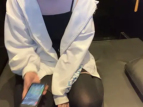 Snapshot of pon05240 chatting on June 10, 9:05 pm pon05240 online show from June 10, 9:05 pm