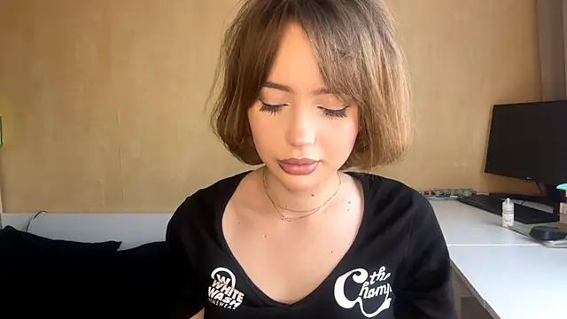 lil glow online show from January 15, 11:02 am