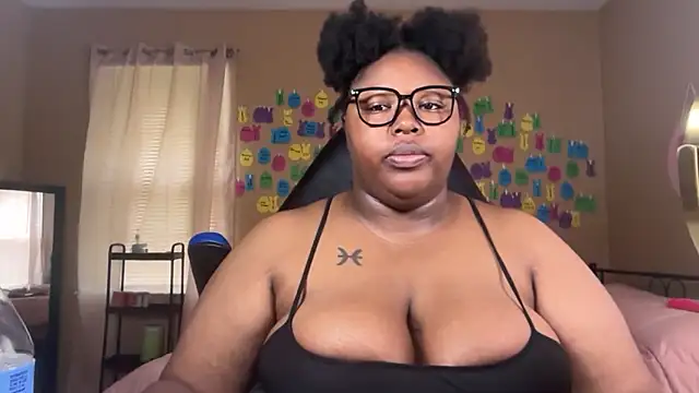 Snapshot of Chocolatebunnyxx96 chatting on June 9, 4:08 pm Chocolatebunnyxx96 online show from June 9, 4:08 pm