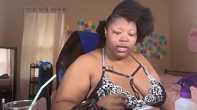 Snapshot of Chocolatebunnyxx96 chatting on June 6, 4:45 pm Chocolatebunnyxx96 online show from June 6, 4:45 pm