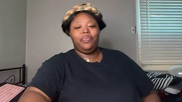 Chocolatebunnyxx96 online show from April 3, 12:22 pm