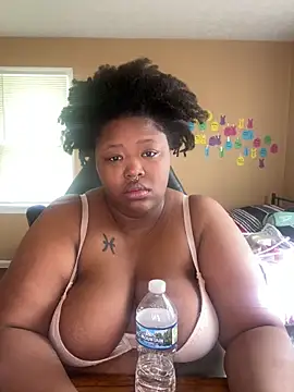Chocolatebunnyxx96 online show from May 6, 3:16 pm