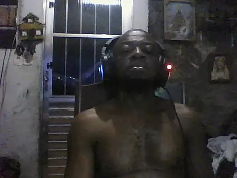 Negaomalinha1 online show from May 8, 3:43 am