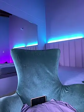 Denightjones online show from March 8, 3:32 am