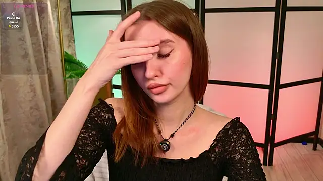 Layla Bloom online show from February 26, 5:35 pm