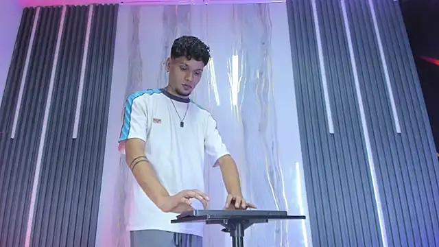 Snapshot of Lucas_hot_20 chatting on February 26, 7:41 am Lucas hot 20 online show from February 26, 7:41 am