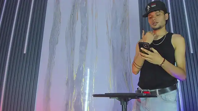 Snapshot of Lucas_hot_20 chatting on February 20, 6:26 am Lucas hot 20 online show from February 20, 6:26 am