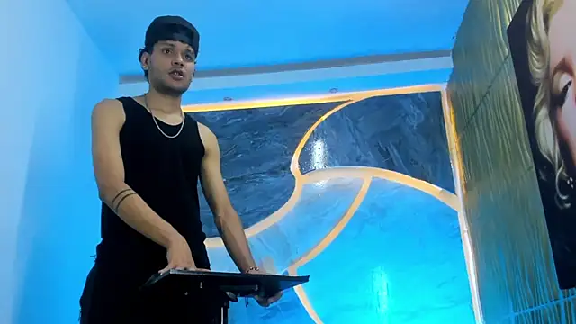 Snapshot of Lucas_hot_20 chatting on February 10, 5:28 am Lucas hot 20 online show from February 10, 5:28 am