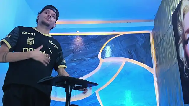 Snapshot of Lucas_hot_20 chatting on February 17, 4:54 am Lucas hot 20 online show from February 17, 4:54 am