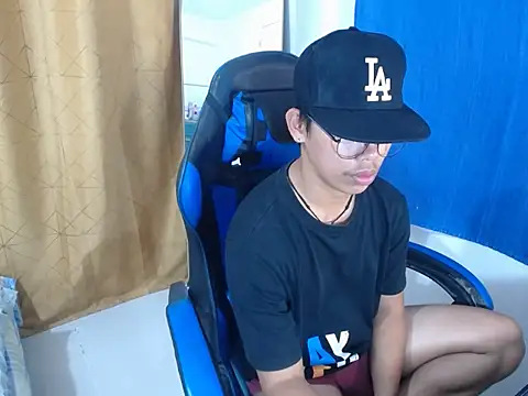 holly oreo online show from June 28, 4:46 pm