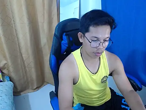 holly oreo online show from August 2, 3:10 pm