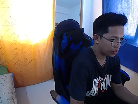 holly oreo online show from July 22, 11:29 pm