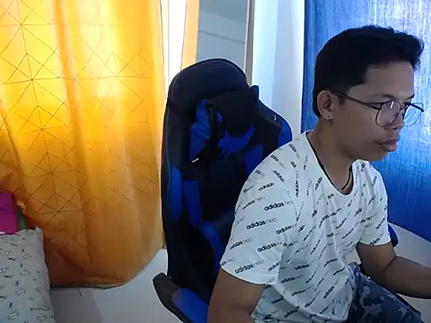 holly oreo online show from July 25, 2:19 am
