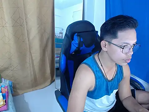 holly oreo online show from July 12, 2:40 pm