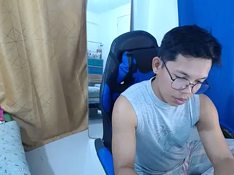 holly oreo online show from July 26, 2:35 pm