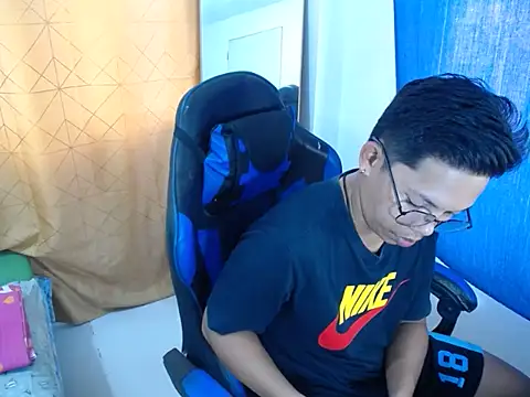 holly oreo online show from July 19, 10:50 pm