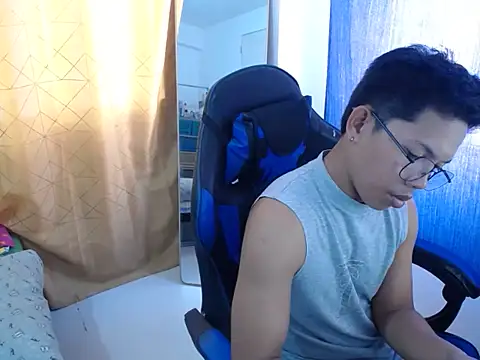 holly oreo online show from July 26, 2:29 am