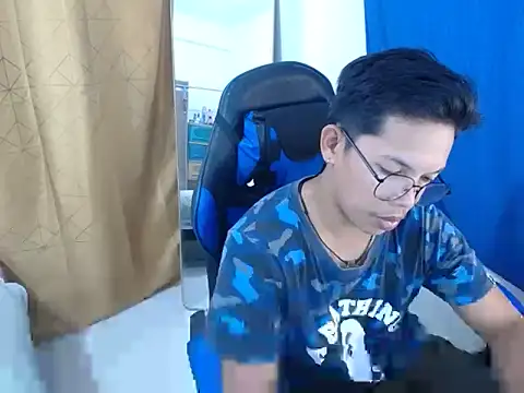 holly oreo online show from July 31, 3:53 pm
