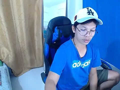 holly oreo online show from July 10, 3:12 pm