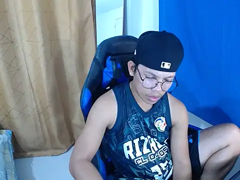 holly oreo online show from July 5, 2:46 pm
