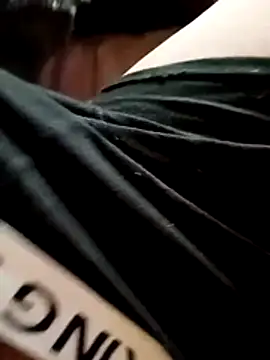 Snapshot of folkdam80 chatting on February 3, 6:40 am folkdam80 online show from February 3, 6:40 am