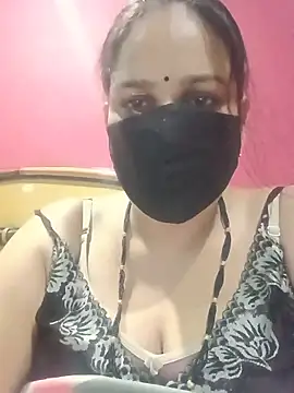 Snapshot of 01Roshani chatting on June 21, 9:04 am 01Roshani online show from June 21, 9:04 am