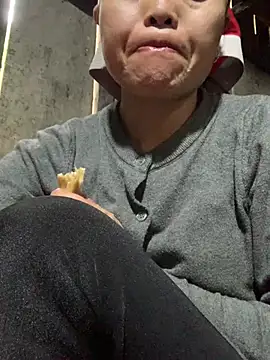 Snapshot of hinicky-0 chatting on January 15, 2:04 am hinicky-0 online show from January 15, 2:04 am